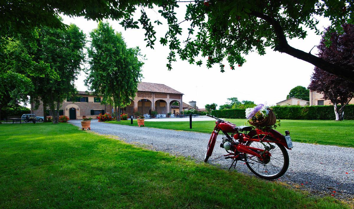 Agriturismo Tenuta Casteldardo Besenzone エクステリア 写真